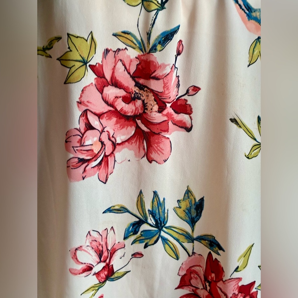 🦜 Premise Studio Cream Blouse with Floral and Bird Design - Picture 4 of 11